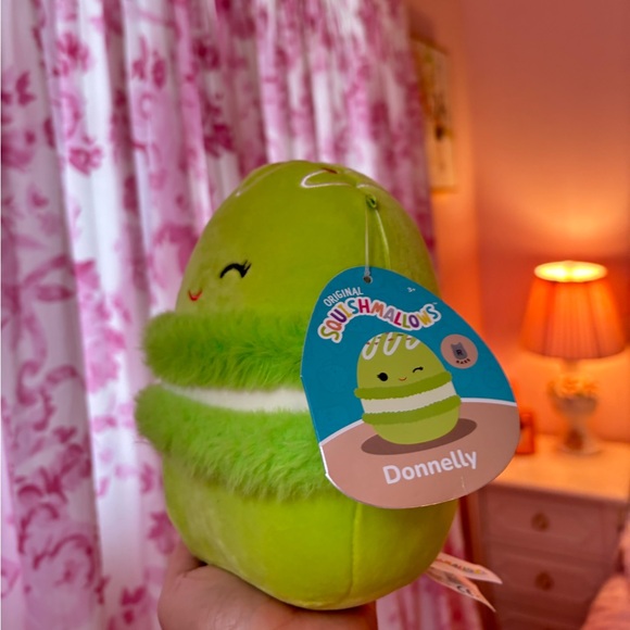 NEW! RARE foodie squishmallows™ 7.5in - donnelly the macaron - Picture 6 of 8